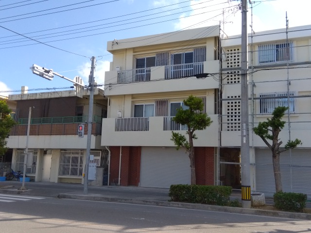 スーパー、小学校近く